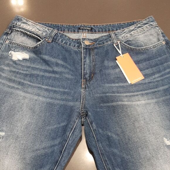 Flamingo Distressed Jeans with Decals NWT - Picture 4 of 12